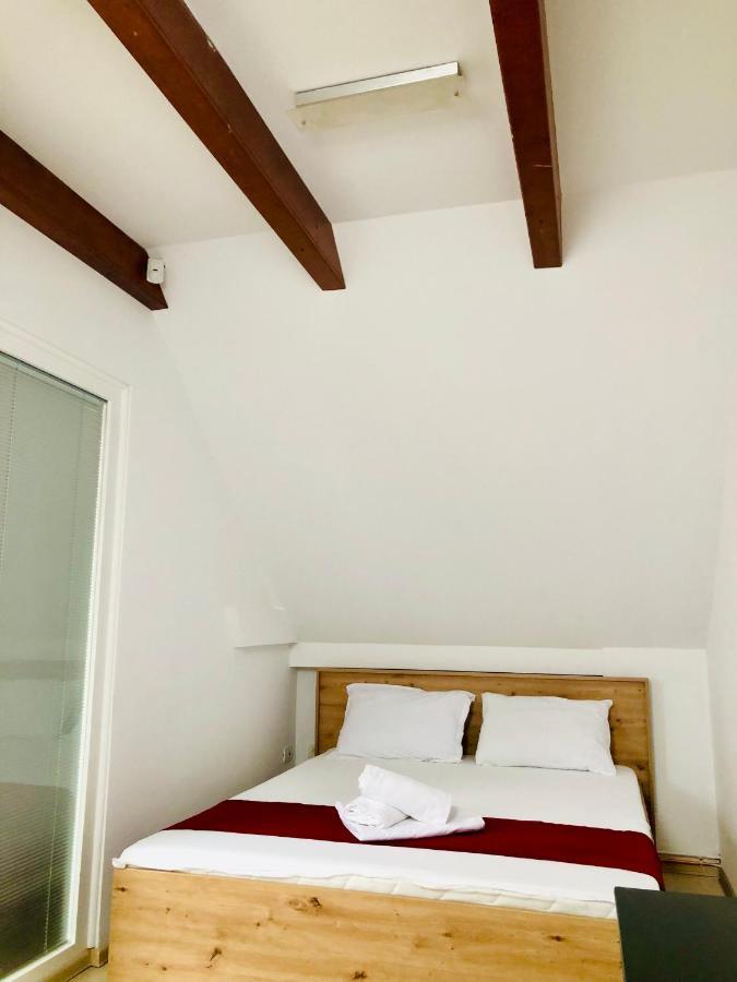 Ultra-Central Modern And Big Apartments In Union Square U41-U44 Timisoara Esterno foto